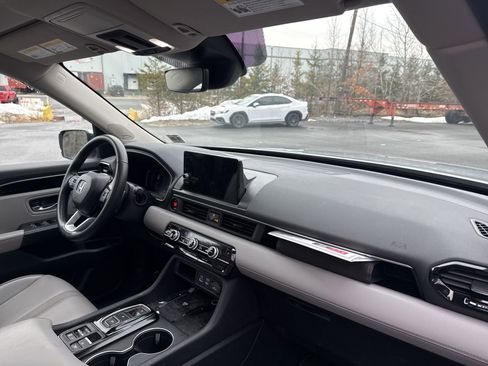 Used 2023 Honda Pilot Touring image 15