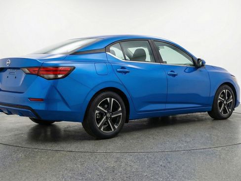 Used 2025 Nissan Sentra SV image 9