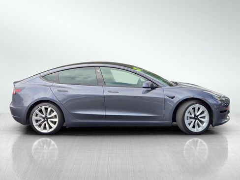 Used 2022 Tesla Model 3 RWD image 3