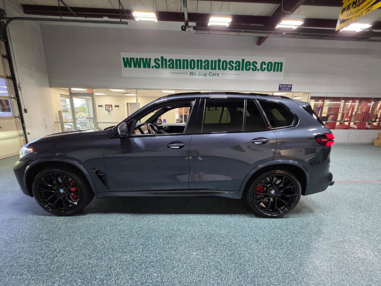 Used 2020 BMW X5 M50i w/ Executive Package AWD/4WD image 12