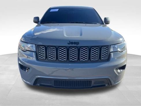 Used 2022 Jeep Grand Cherokee Laredo X image 2