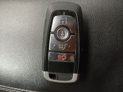 Used 2022 Ford Escape SE w/ Convenience Package FWD image 32