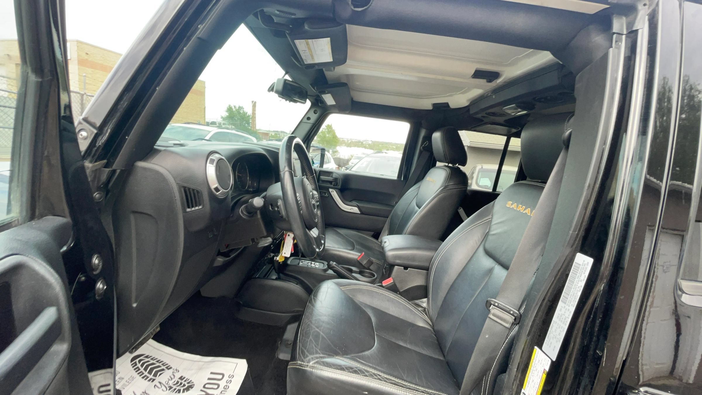 Used 2015 Jeep Wrangler Unlimited Sahara w/ Connectivity Group AWD/4WD image 12