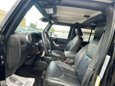 Used 2015 Jeep Wrangler Unlimited Sahara w/ Connectivity Group AWD/4WD image 12