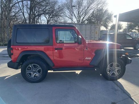 Used 2019 Jeep Wrangler Sport image 3
