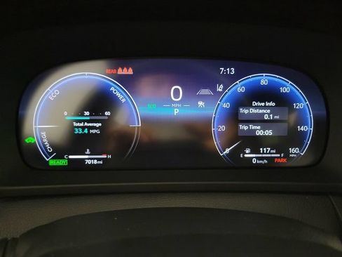 Used 2025 Toyota Crown Signia AWD/4WD image 22