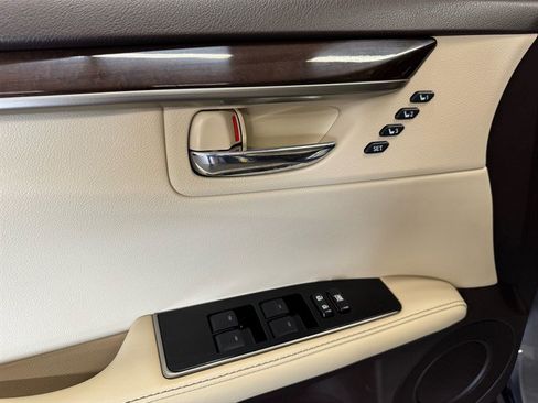 Used 2016 Lexus ES 350 w/ Luxury Package w/Wood Trim FWD image 12