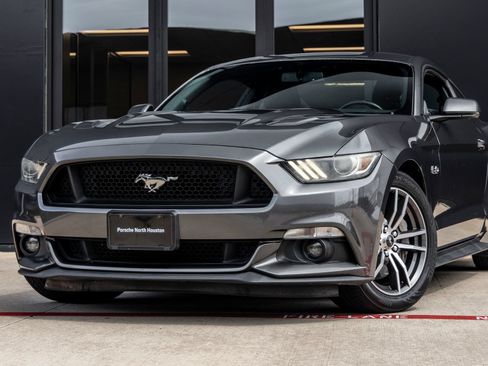 Used 2016 Ford Mustang GT RWD image 3