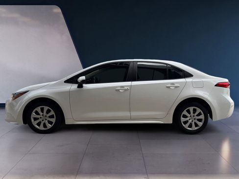 Used 2024 Toyota Corolla LE FWD image 2