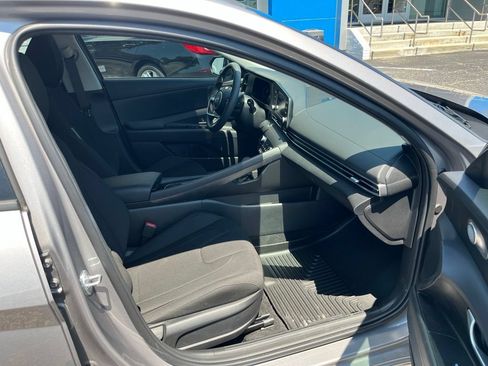 Used 2025 Hyundai Elantra Hybrid FWD image 46
