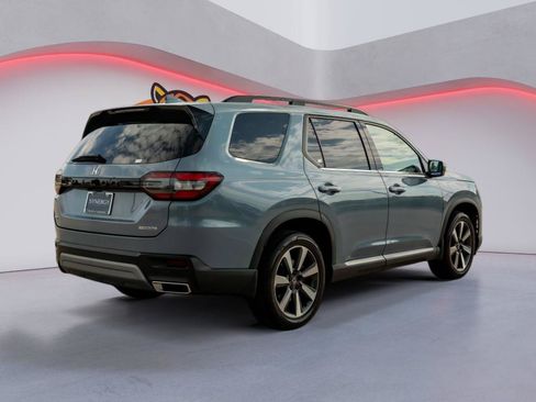 Used 2025 Honda Pilot Touring image 5