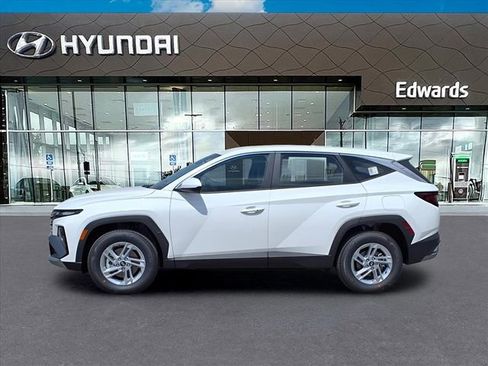 New 2025 Hyundai Tucson SE image 3