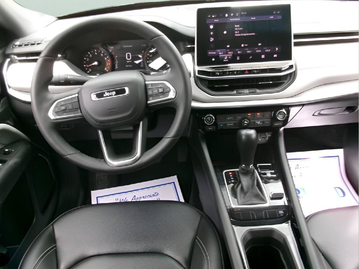 Used 2025 Jeep Compass Limited AWD/4WD image 11
