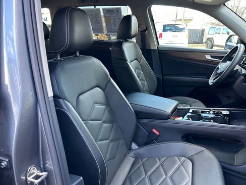 Used 2025 Volkswagen Atlas SE AWD/4WD image 31