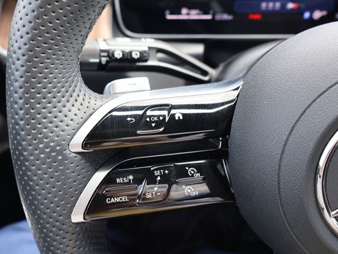 Certified 2025 Mercedes-Benz GLC 300 GLC 300W4 image 33