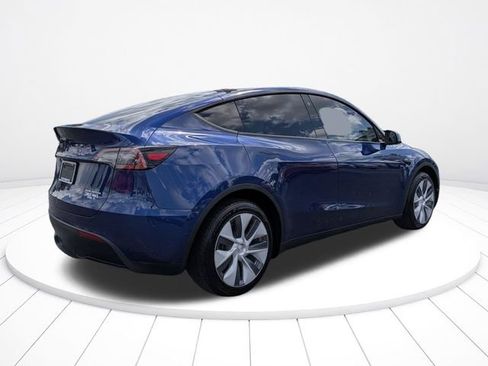 Used 2022 Tesla Model Y Long Range AWD/4WD image 3