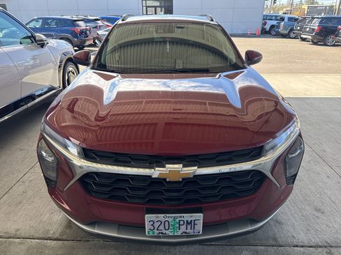 Used 2024 Chevrolet Trax LT image 1