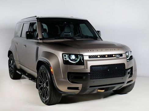 Used 2025 Land Rover Defender 110 AWD/4WD image 10