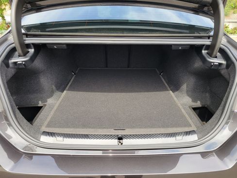 Used 2024 BMW 540i xDrive w/ Executive Package image 31