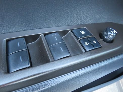 Certified 2021 Toyota Camry SE image 32