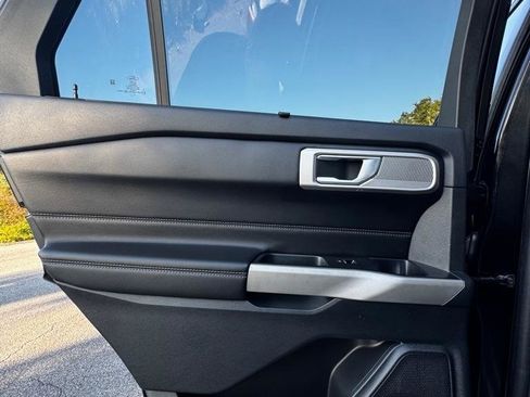 Used 2022 Ford Explorer Limited w/ Equipment Group 301A image 11