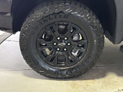Used 2023 Chevrolet Silverado 1500 ZR2 w/ Technology Package AWD/4WD image 13