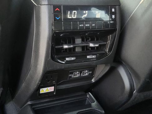 Used 2025 Jeep Grand Cherokee L Altitude image 13