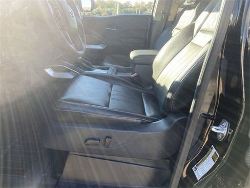 Used 2024 Nissan Frontier SL image 10