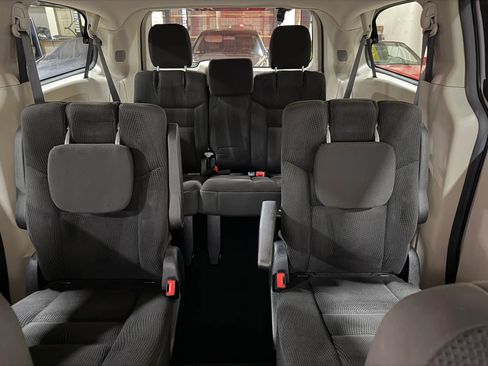 Used 2019 Dodge Grand Caravan SE image 42