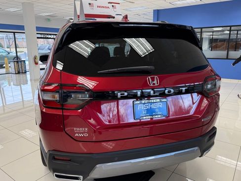 New 2026 Honda Pilot Touring image 4