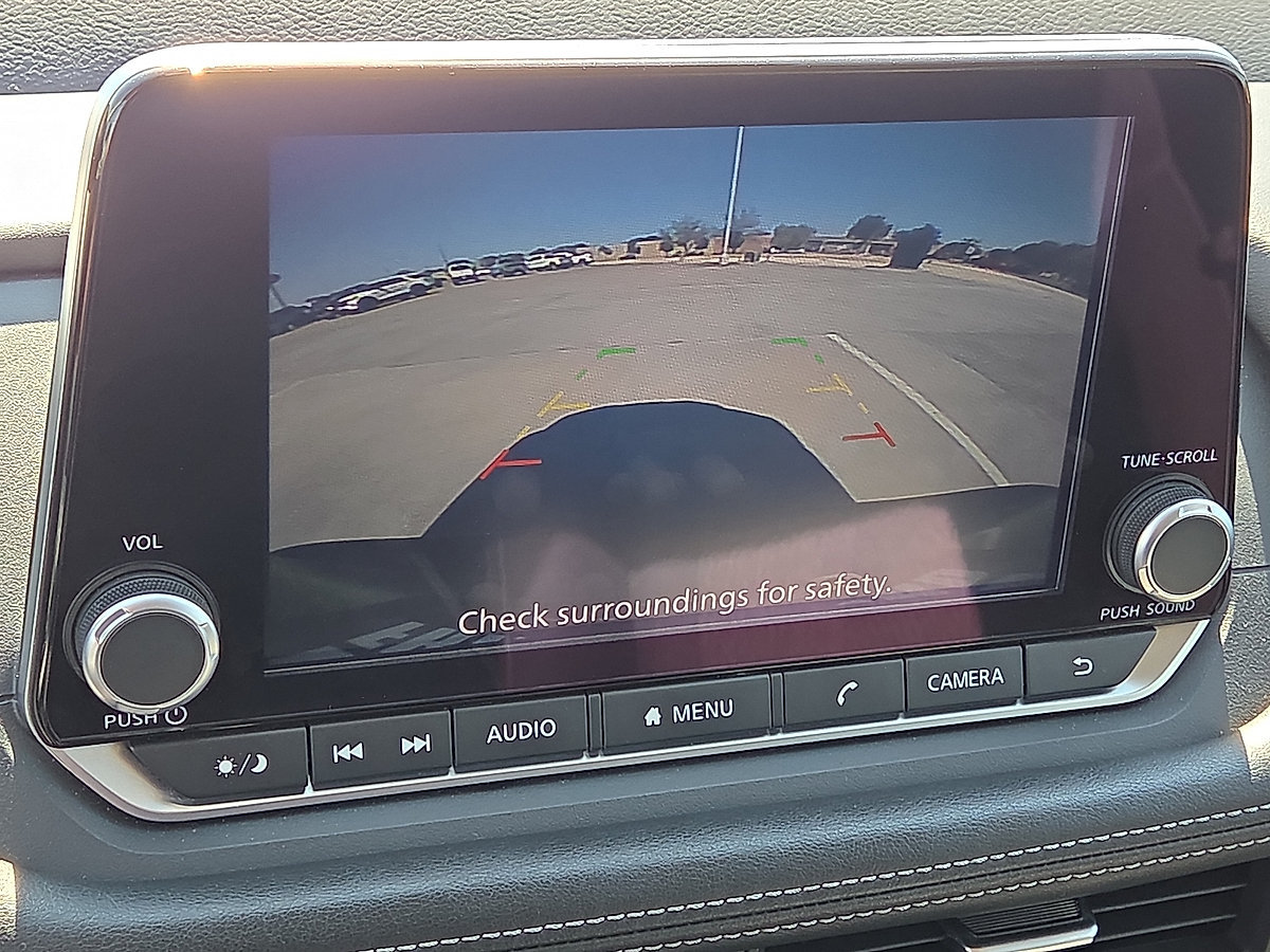 Used 2025 Nissan Rogue SV FWD image 25