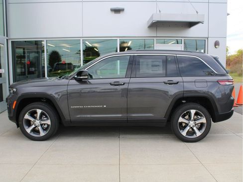 New 2025 Jeep Grand Cherokee Limited w/ Luxury Tech Group II image 5