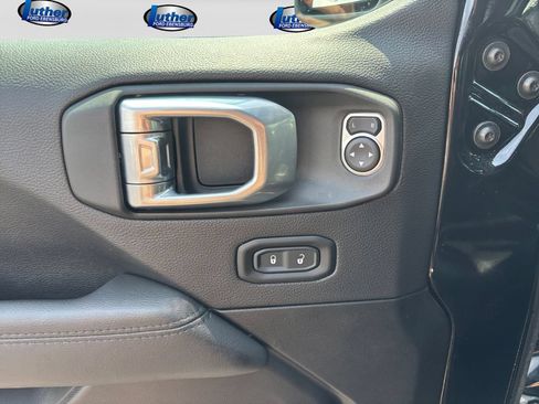 Used 2022 Jeep Wrangler Unlimited Sahara AWD/4WD image 12