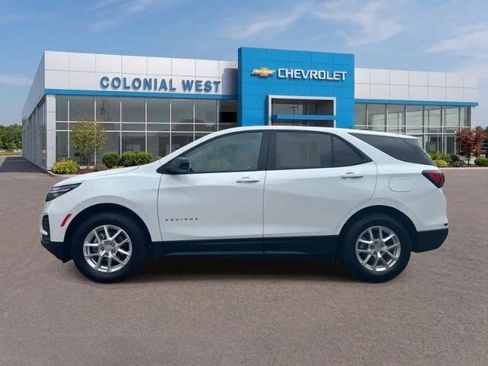 Used 2024 Chevrolet Equinox LS w/ LS Convenience Package AWD/4WD image 3