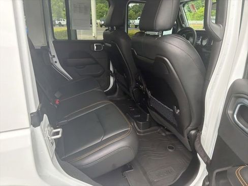 Used 2024 Jeep Wrangler Unlimited Sahara w/ Technology Group AWD/4WD image 6