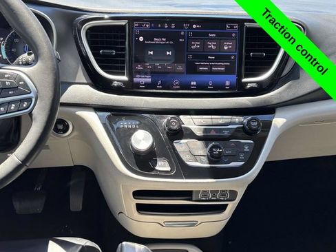 Used 2023 Chrysler Pacifica Touring-L FWD image 31
