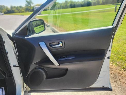 Used 2010 Nissan Rogue SL image 22