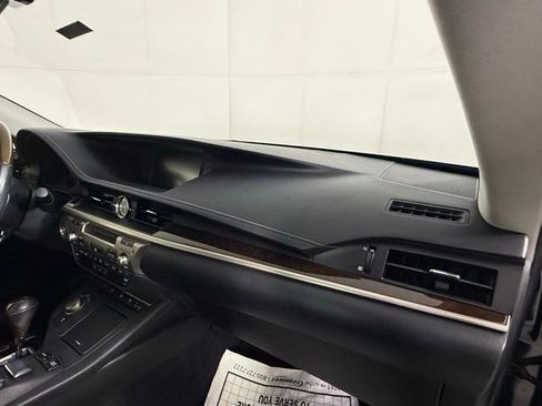 Used 2014 Lexus ES 350 w/ Luxury Package FWD image 34
