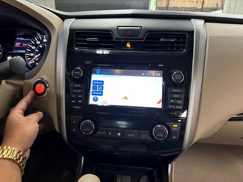 Used 2013 Nissan Altima 2.5 SL w/ Technology Pkg image 16