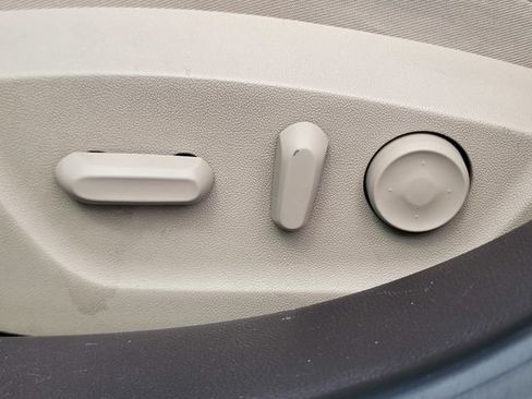 Used 2013 Buick Regal Premium FWD image 5