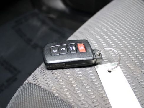 Used 2017 Toyota Camry LE image 16