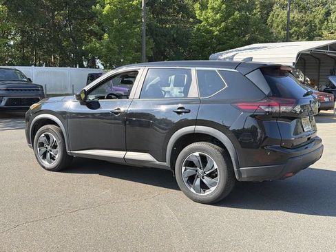 Used 2024 Nissan Rogue SV AWD/4WD image 3