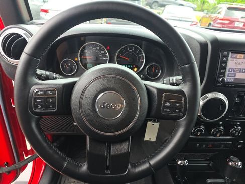 Used 2015 Jeep Wrangler Unlimited Sahara w/ Connectivity Group AWD/4WD image 17