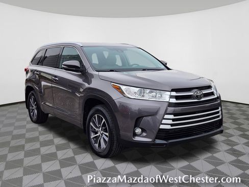 Used 2018 Toyota Highlander XLE image 1
