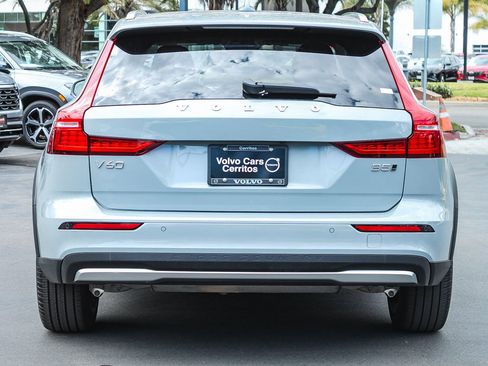 Used 2025 Volvo V60 B5 Cross Country Plus AWD/4WD image 7