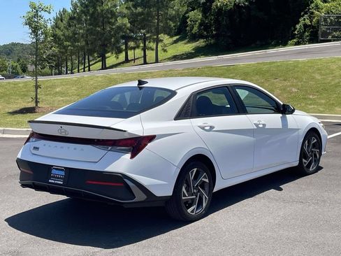 Certified 2025 Hyundai Elantra Sport FWD image 3