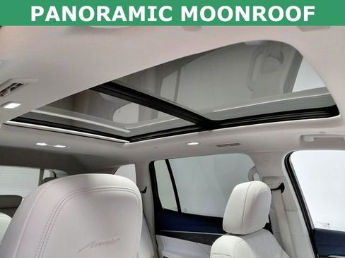 Used 2025 Buick Enclave Avenir w/ LPO, All-Weather Package image 4