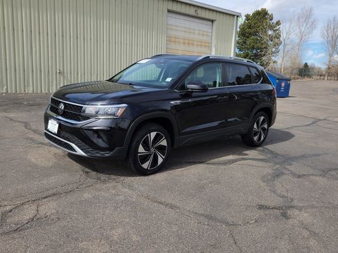 Used 2024 Volkswagen Taos SE AWD/4WD image 3