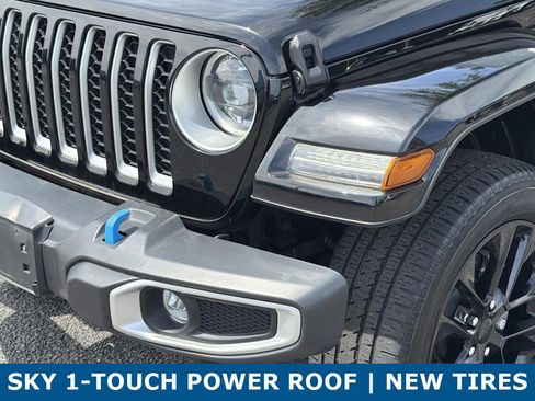 Used 2023 Jeep Wrangler Unlimited Sahara w/ Cold Weather Group AWD/4WD image 6