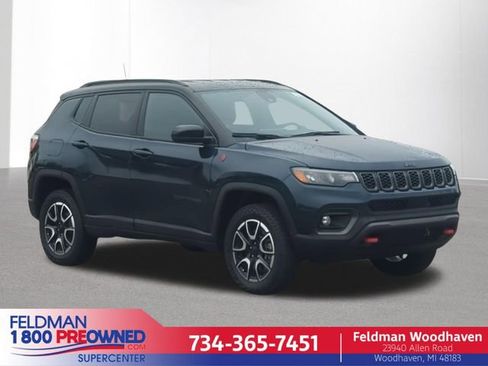 Used 2024 Jeep Compass Trailhawk AWD/4WD image 1